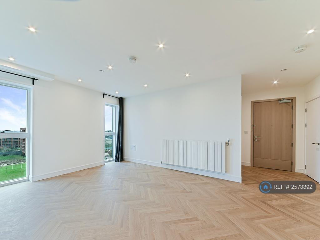 Spacious Open-Plan Living &amp; Dining Area