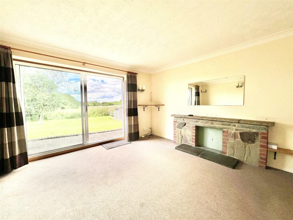 Lounge 2.jpeg