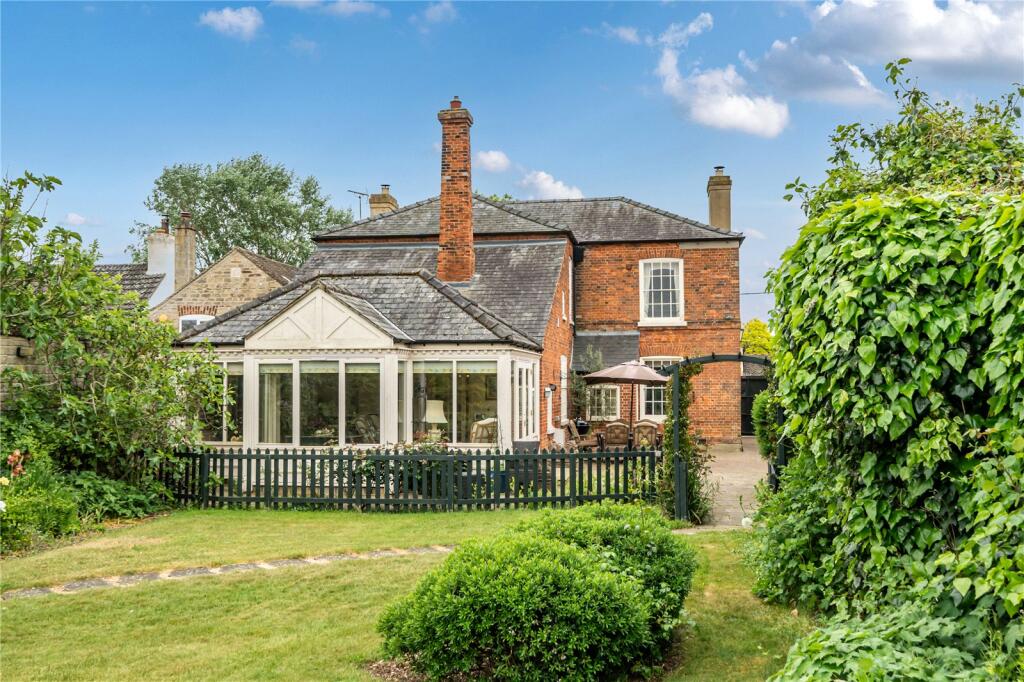 Garden To House