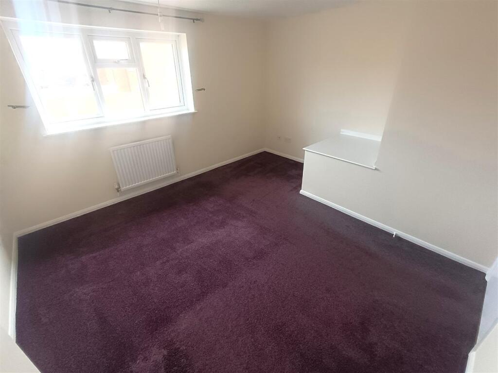 Bedroom 1 .jpg