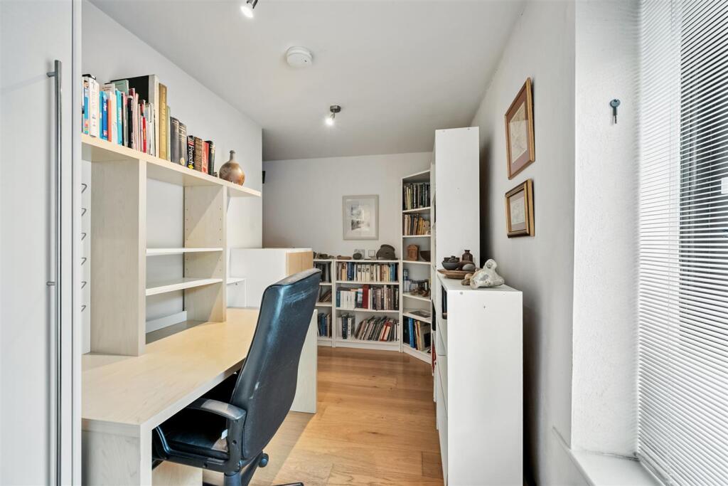 Saxton Mee 1 Rutland Riverside 0010.jpg