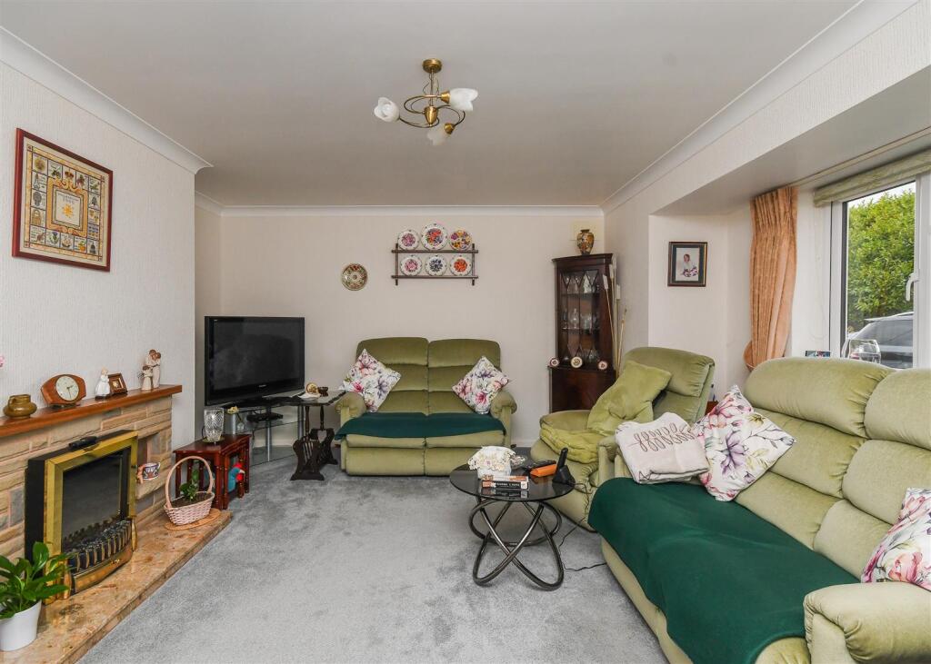 17a Chapel Lane - Lounge.jpg