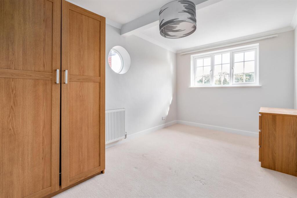 11 Beaconsfield Close-5_lo.jpg