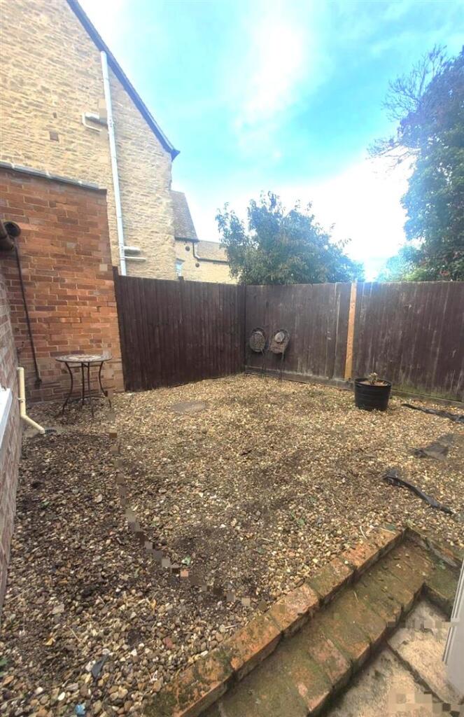 Mnaor Yard  - garden .jpg