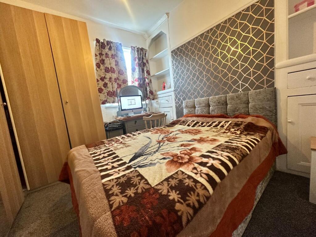 bedroom 2 desborough.jpeg