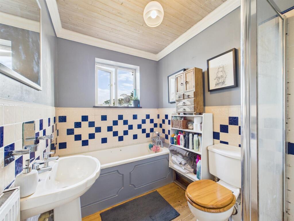 9 - Semi-detached House for Auction, Pill.jpg