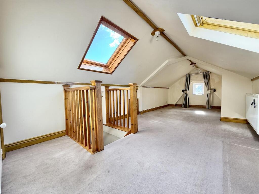 loftbedroom1.jpg