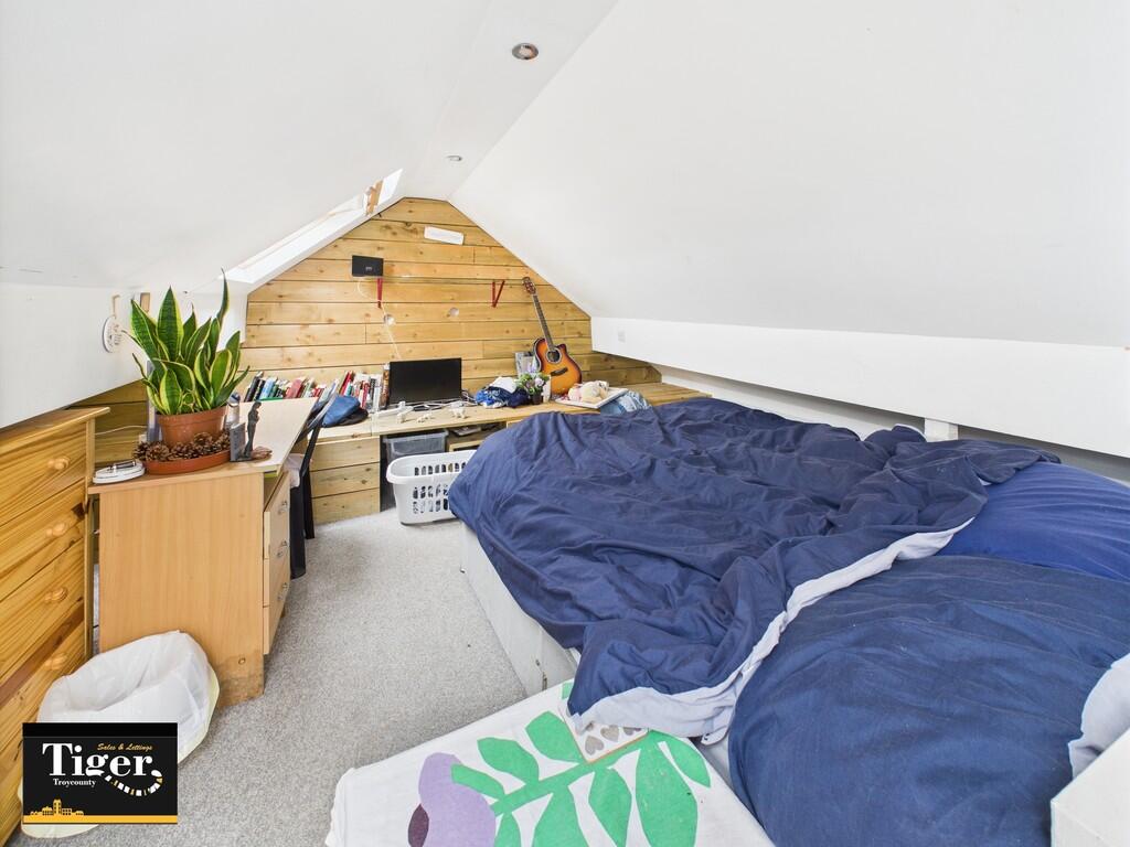 CAM02176G0-PR0627...