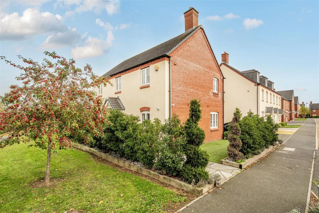 18 Ratcliffe Close, Old Stratford (16).jpg
