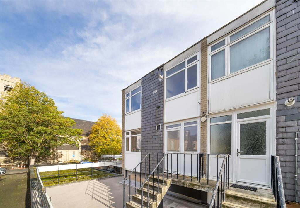 Kenilworth Court-2.jpg