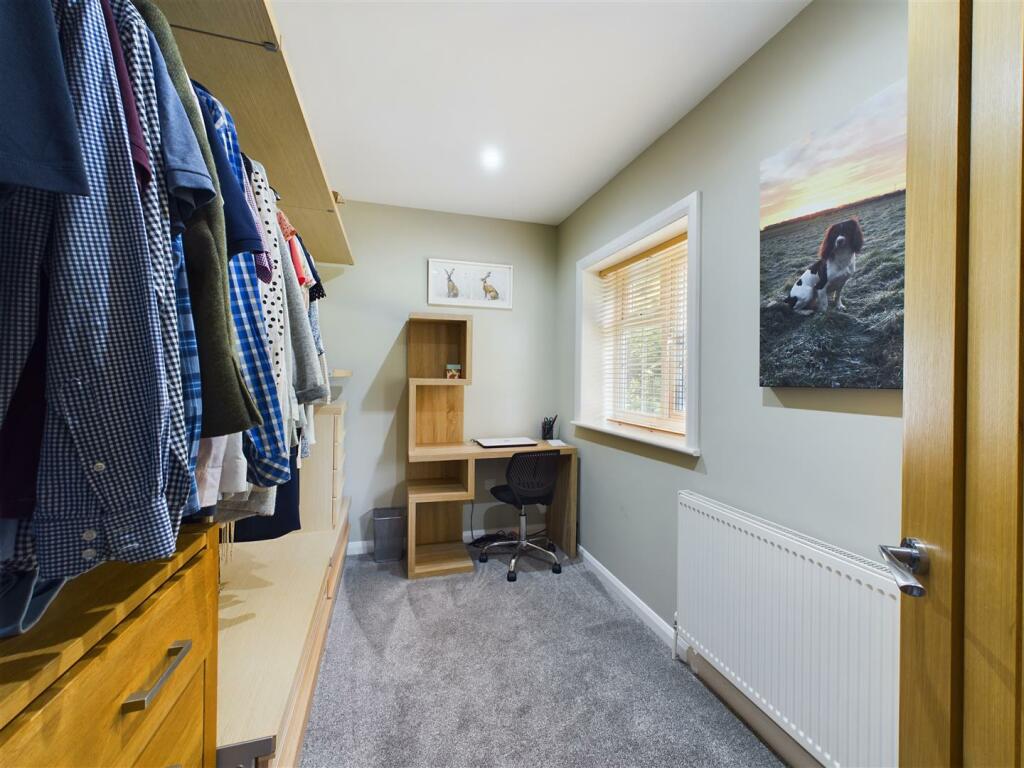 BEDROOM 5
