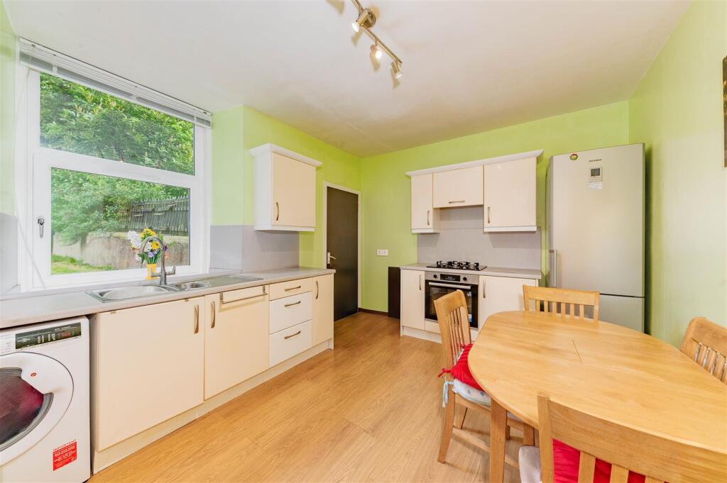 20 Caldrum Street Dundee-8.JPG