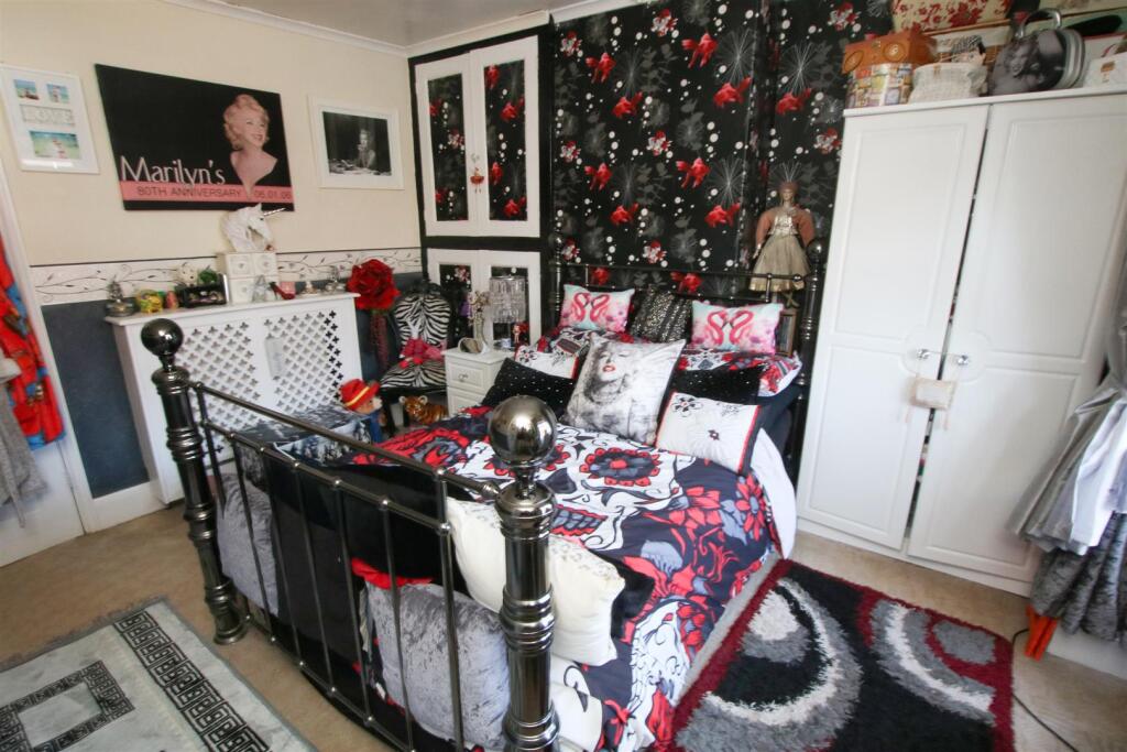 BEDROOM 1 FRONT