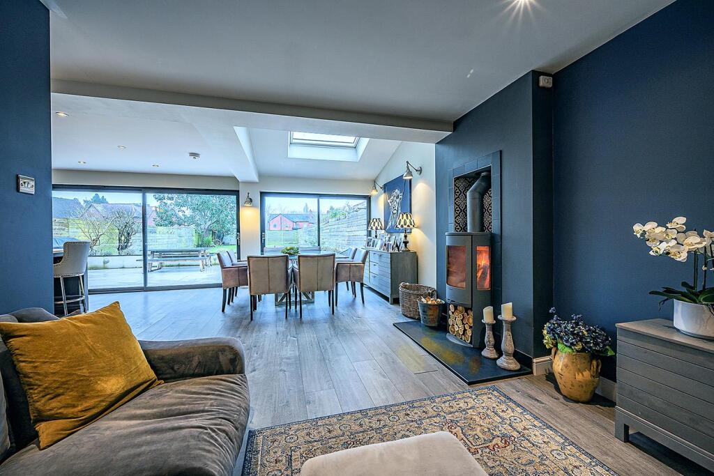 22MilvtnRdKnwFr3s copy.jpg