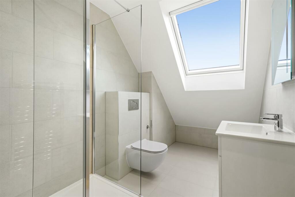 Flat 7 - 7, Sudbury Hill Close  - 7bQwkWFKbRA8H251