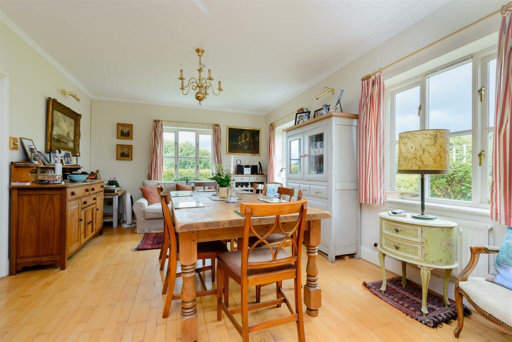 8268900-interior04.jpg