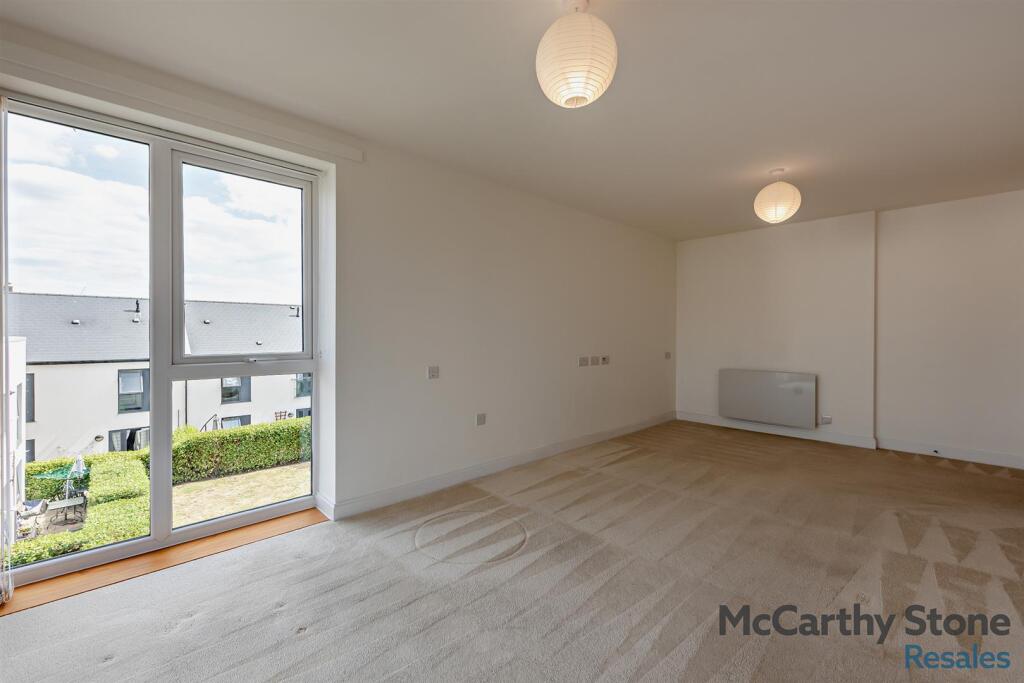 8661856-interior18-800.jpg