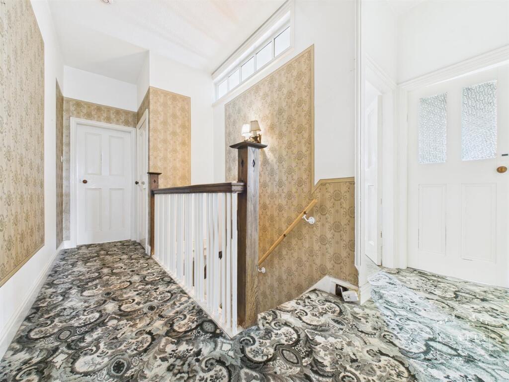 FIRST FLOOR LANDING