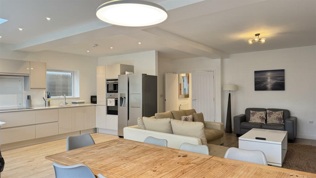 Dining Kitchen Lounge