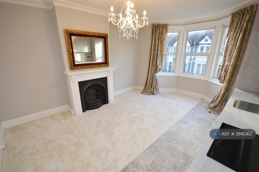 Living Room / Kitchen