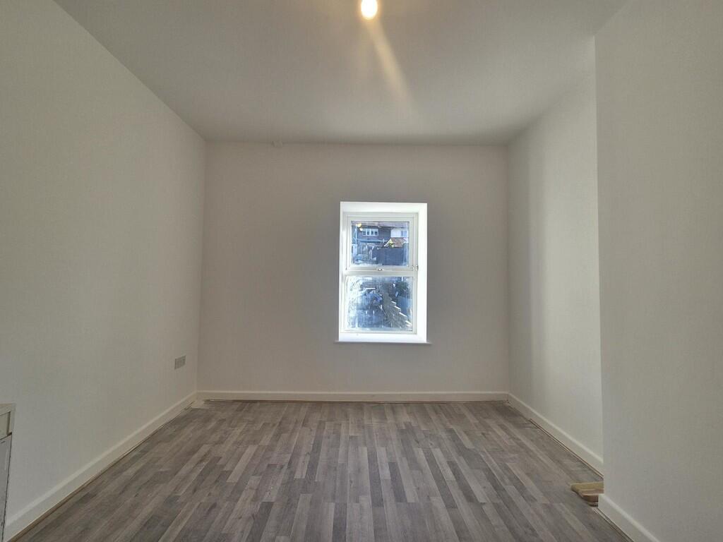 1000046878