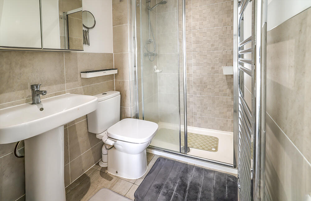 15-En-Suite-Master-Bedroom