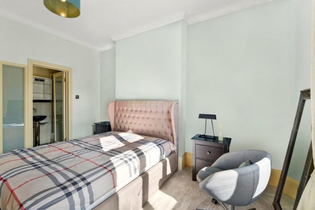 Master Bedroom wi...