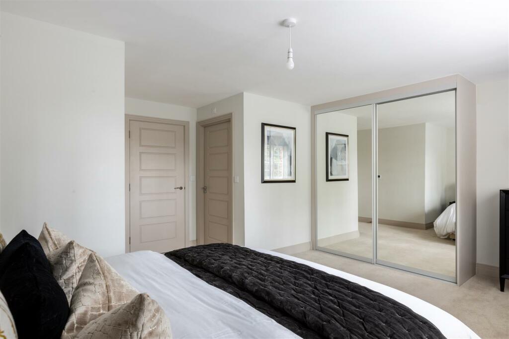 7 De Clare Court-24.jpg