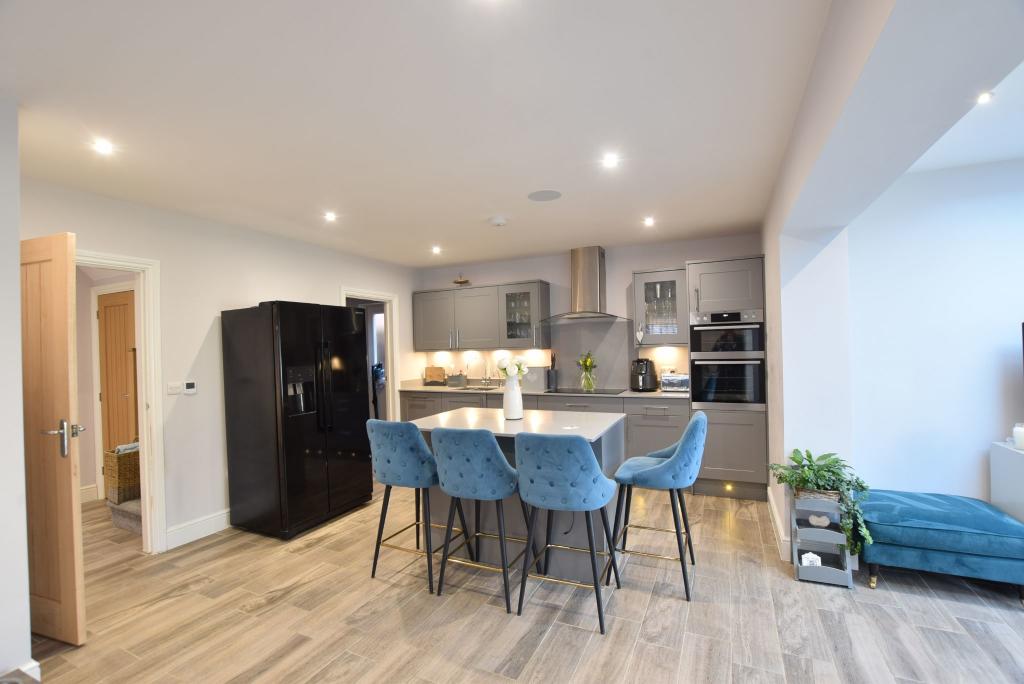 KITCHEN/FAMILY ROOM