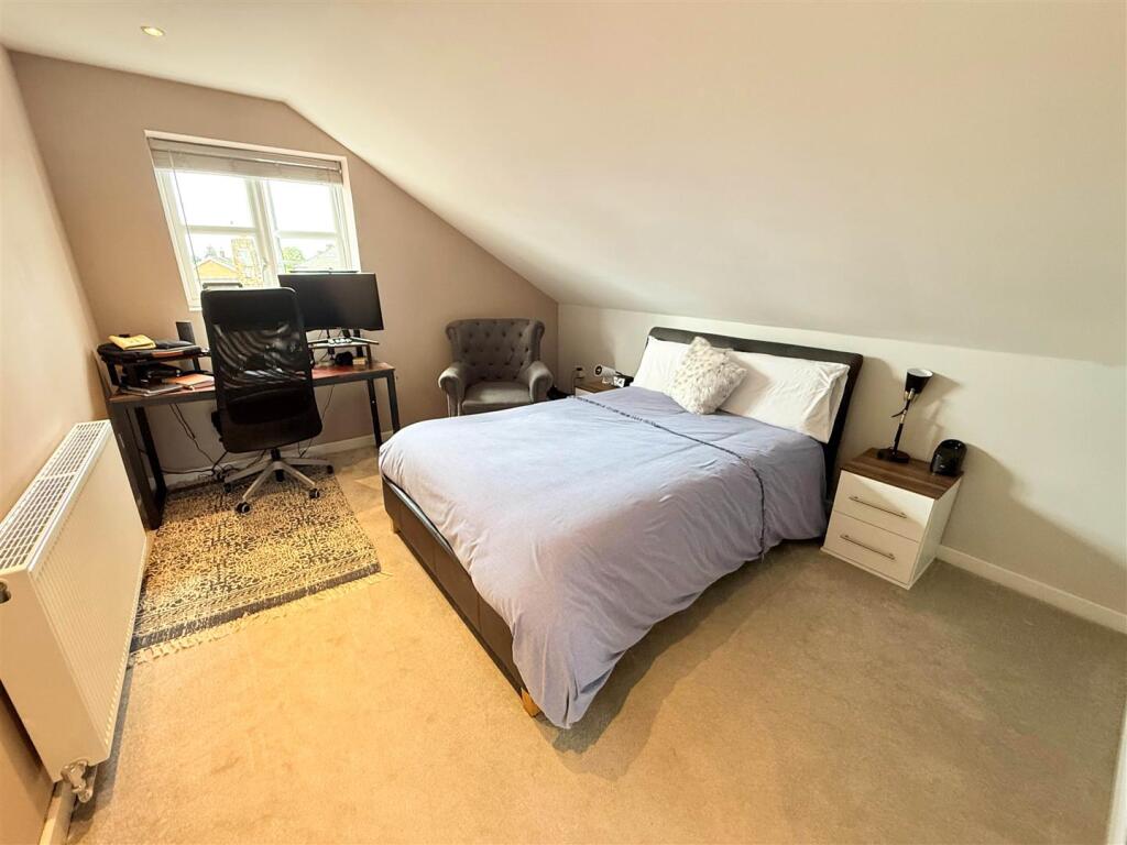 BEDROOM 2