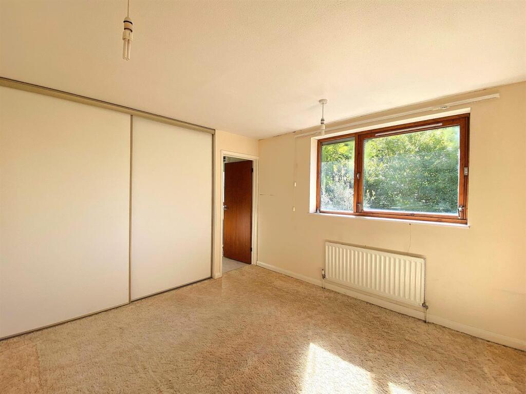 15 Portfield Close - Bed1.jpg