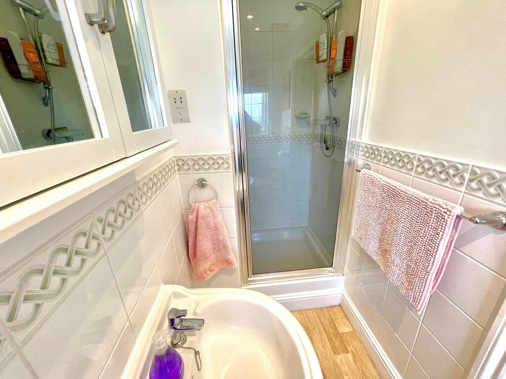 5 Cleeves Way En ...