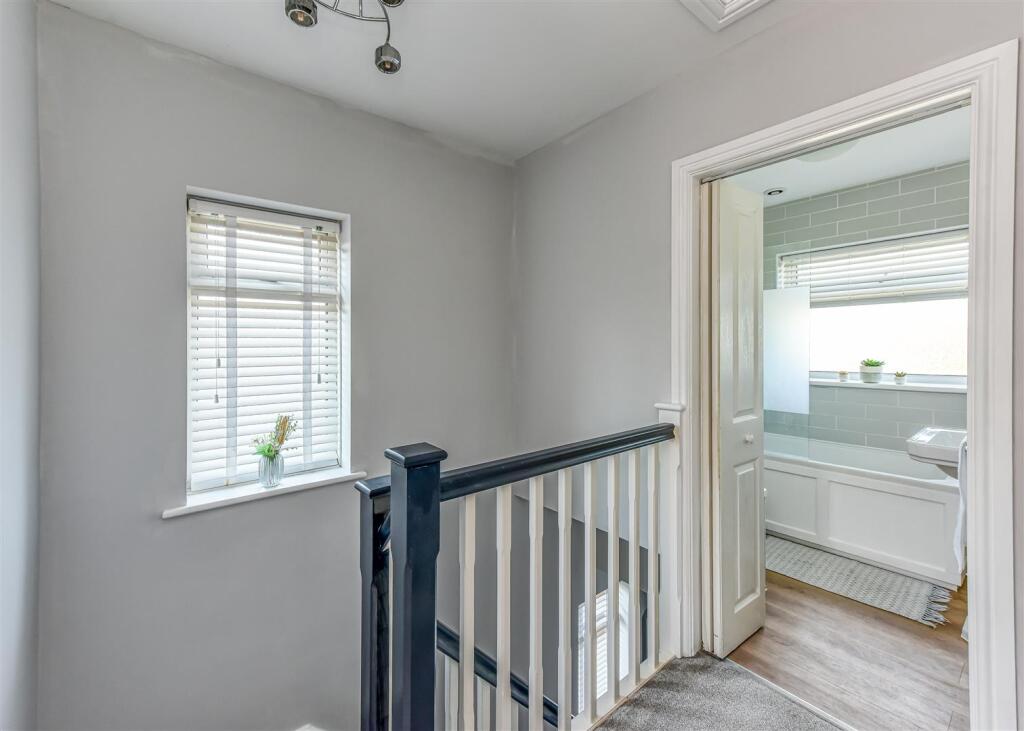53 Wakeley Hill-Landing.jpg