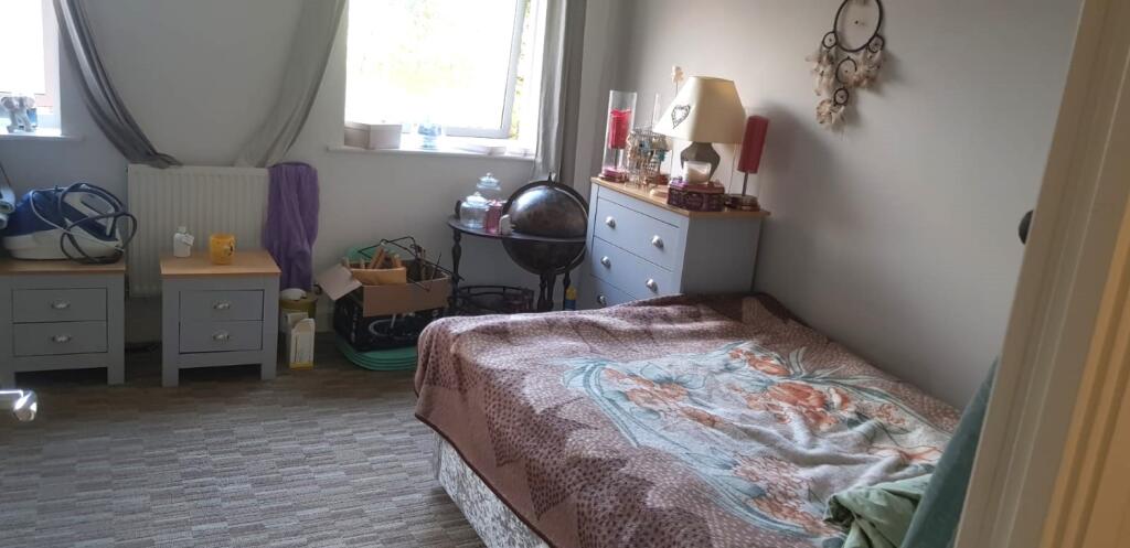 bedroom middle