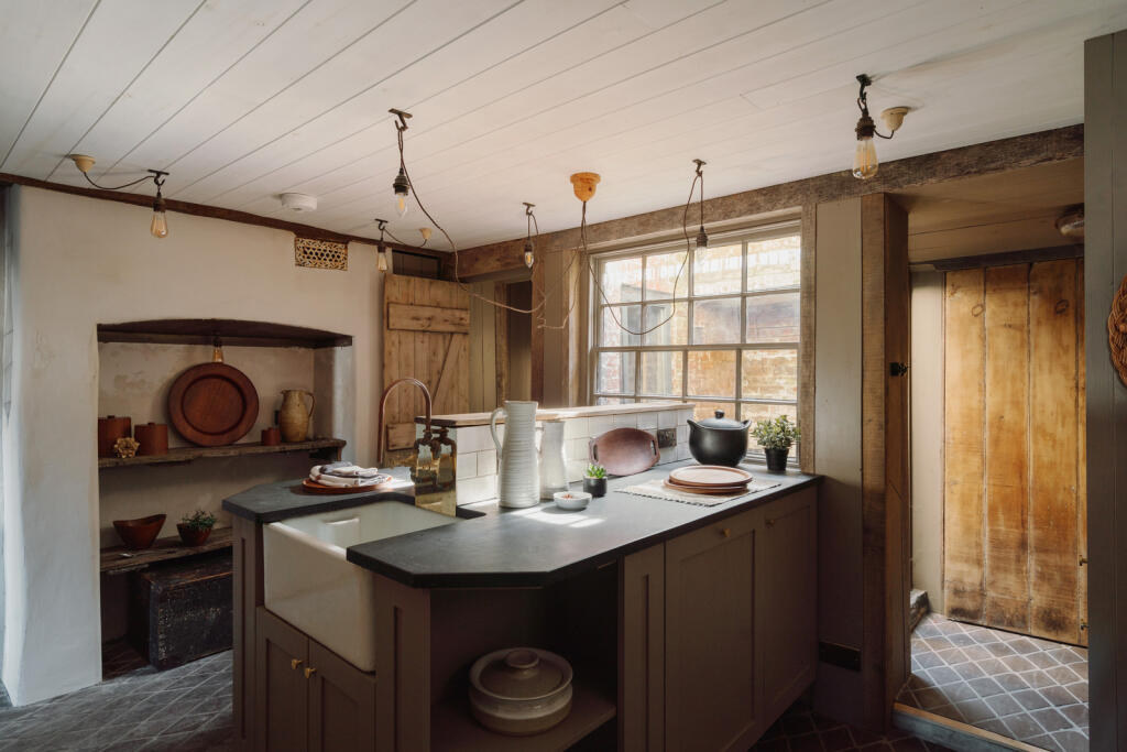 274681 - 28-TACKLEWAY-BENTINCK-HOUSE-007.jpg