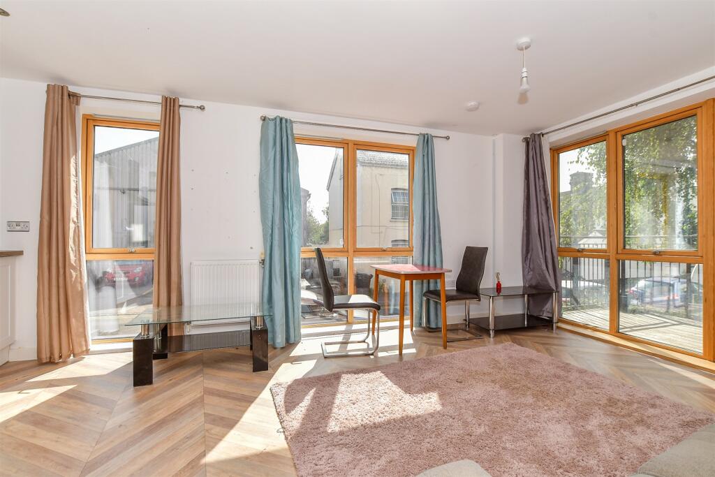 Lounge/ Diner/ Kitchen