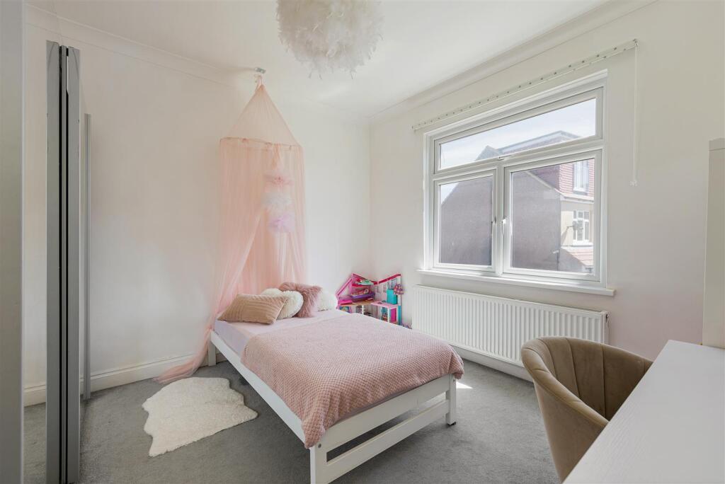 York Road E4