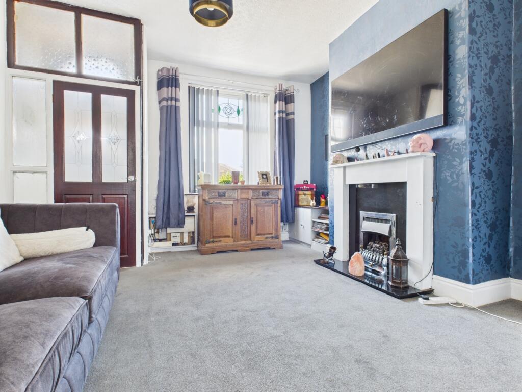 CAM03729G0-PR0089-STILL019