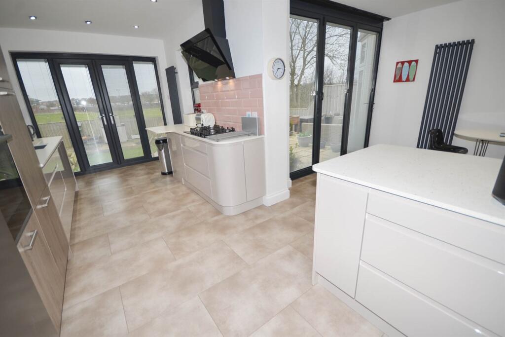 Kitchen / Family Roo