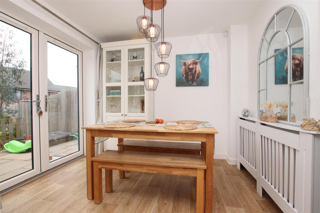 Dining Area.JPG