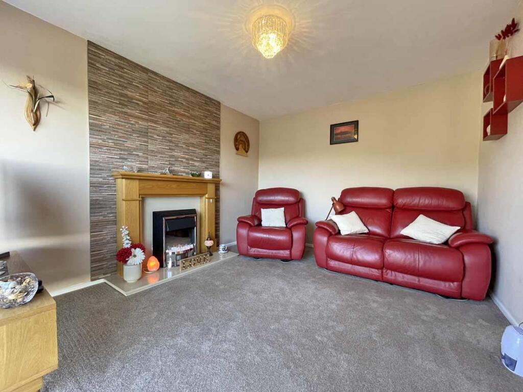 Holly Park Drive 46 Lounge 2.jpg