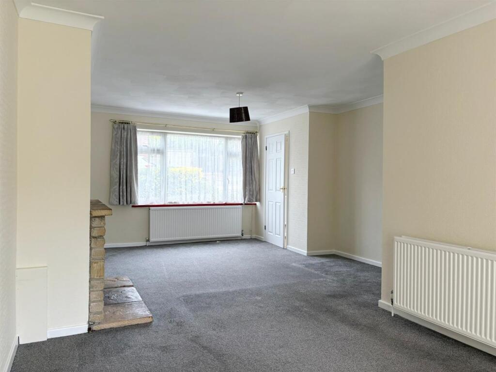 LIVING ROOM.jpg