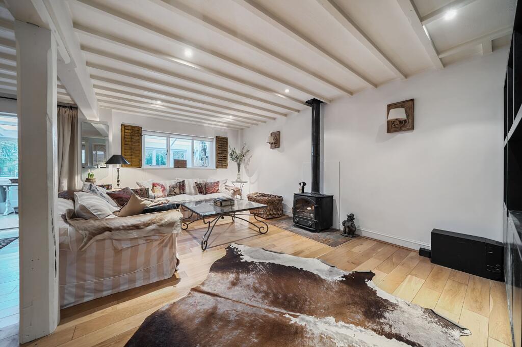 Living Room/Dining Room (2)