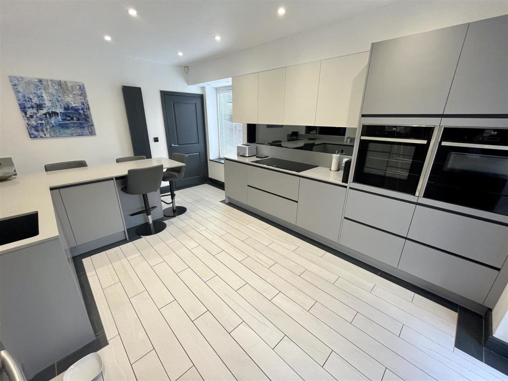 Breakfast Kitchen Aspect 4.jpg