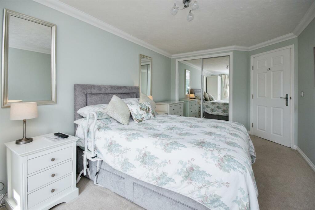 Bedroom (3).jpg