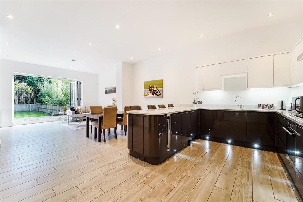 HOYLAND DOWN (23).jpg