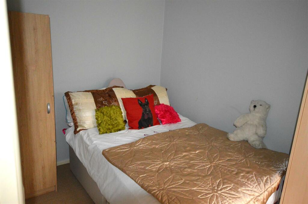 BEDROOM 2.JPG