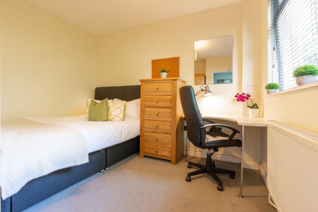 17 St Michaels Road - bedroom