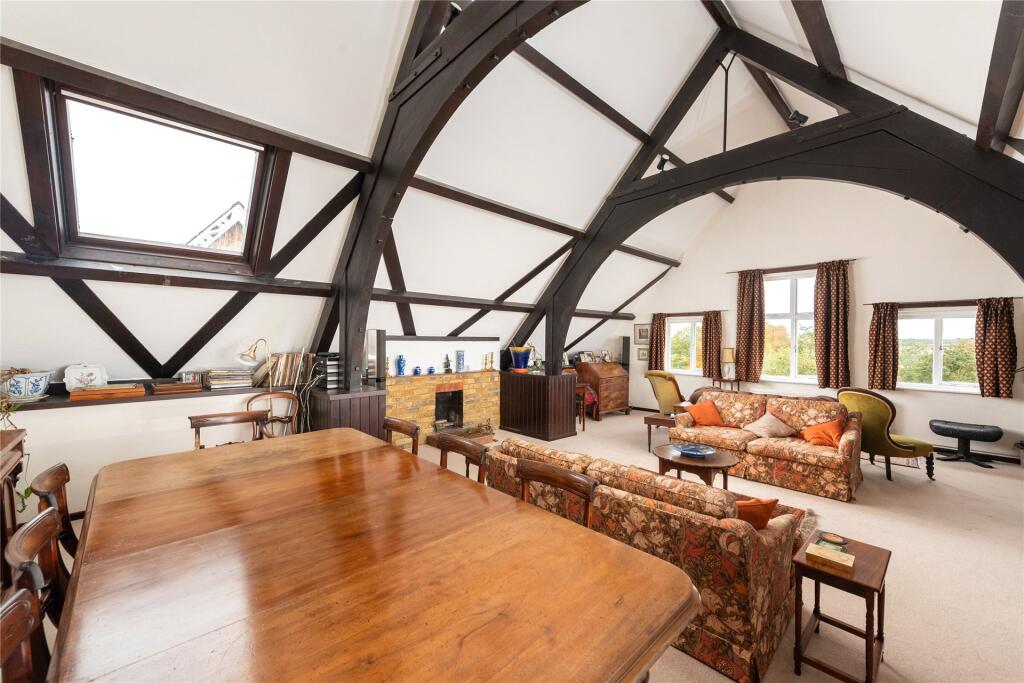 Sitting/Dining Room