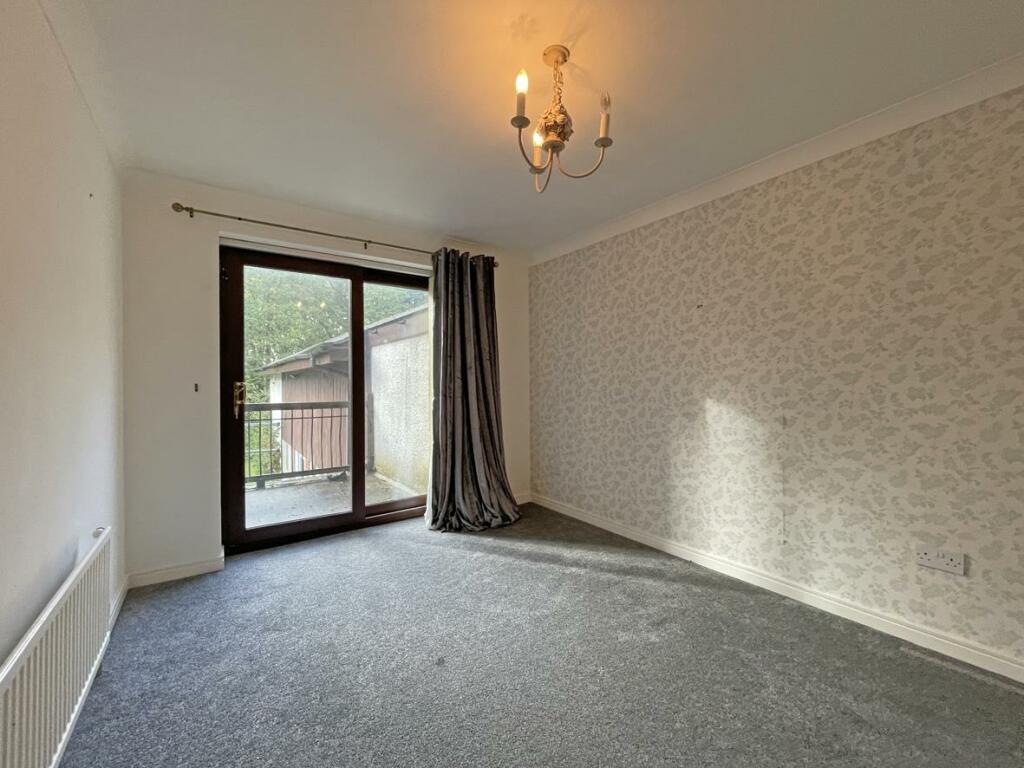 Wood Park 6 Bedroom 3.jpg